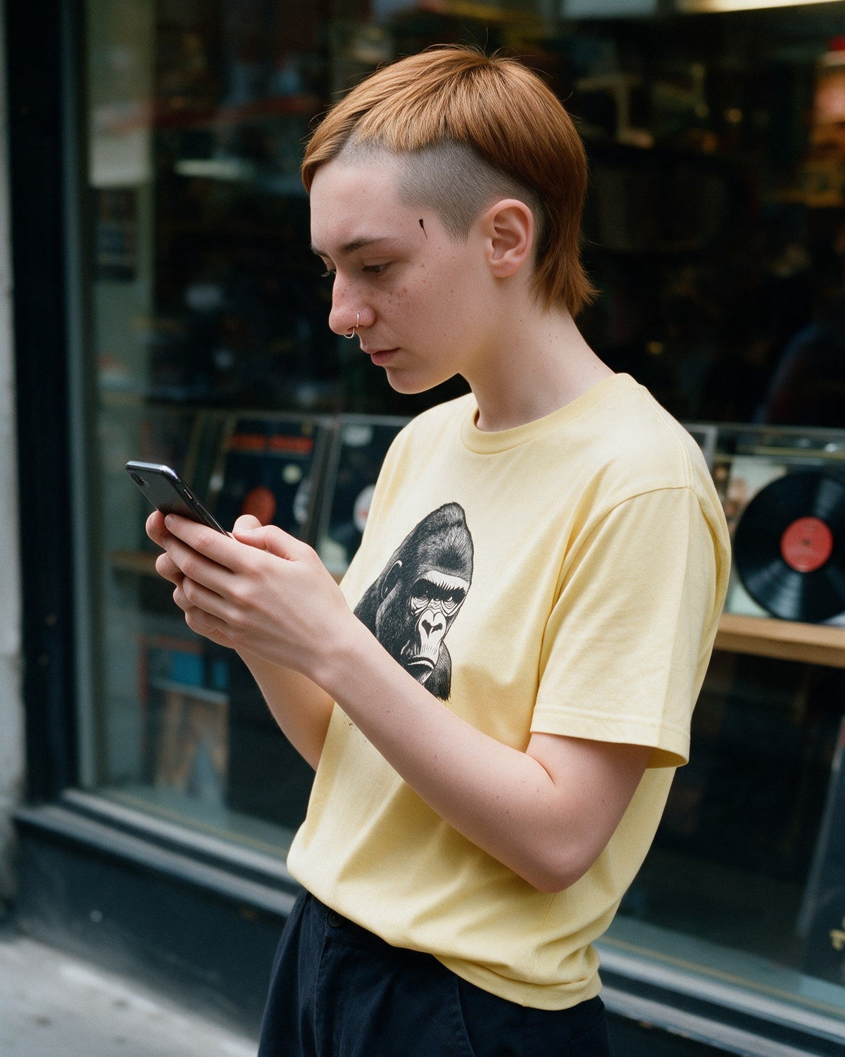 Alpha Look T-Shirt in Daisy worn on the street — Urban Kong