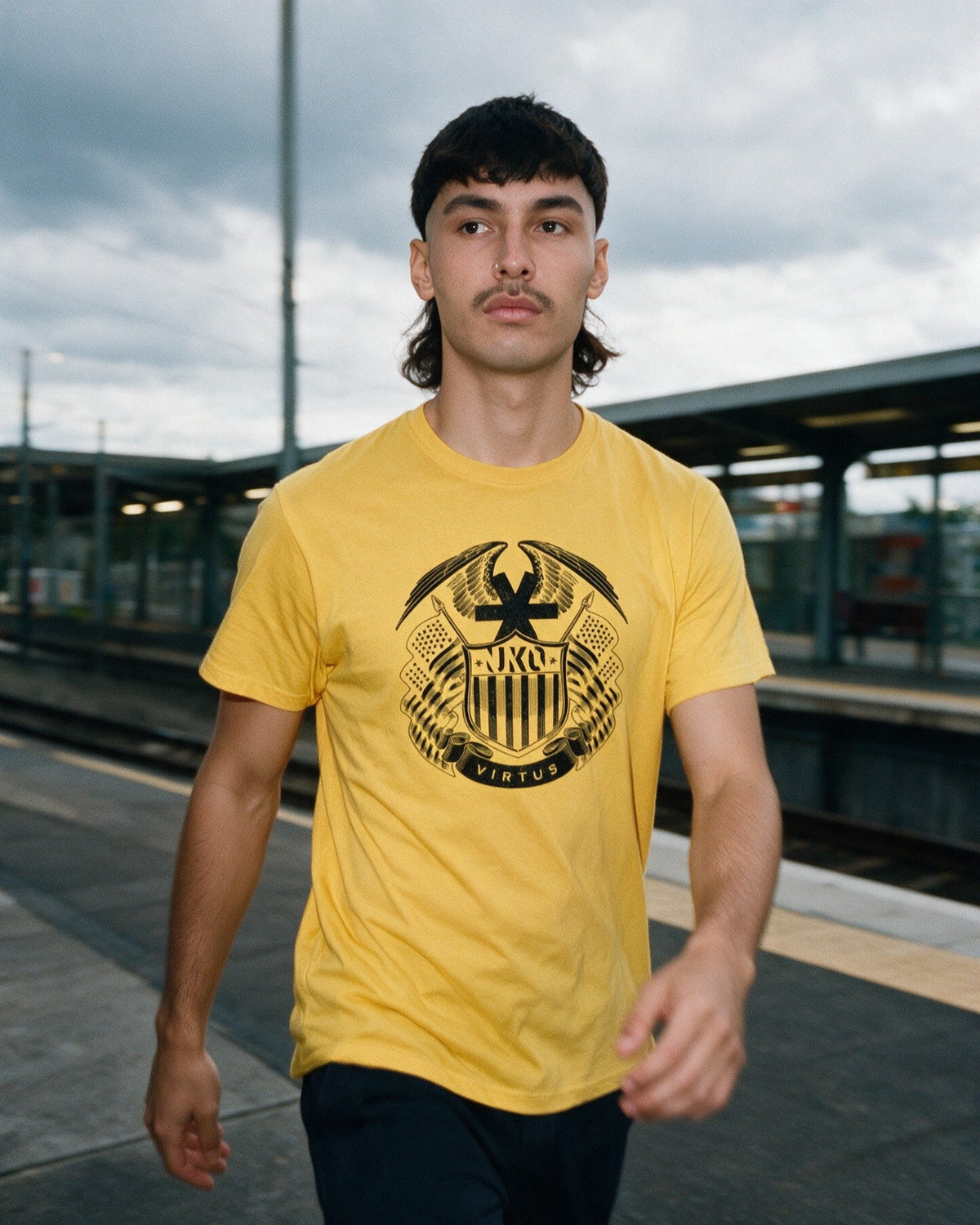 Virtus T-Shirt worn on the street — Urban Kong