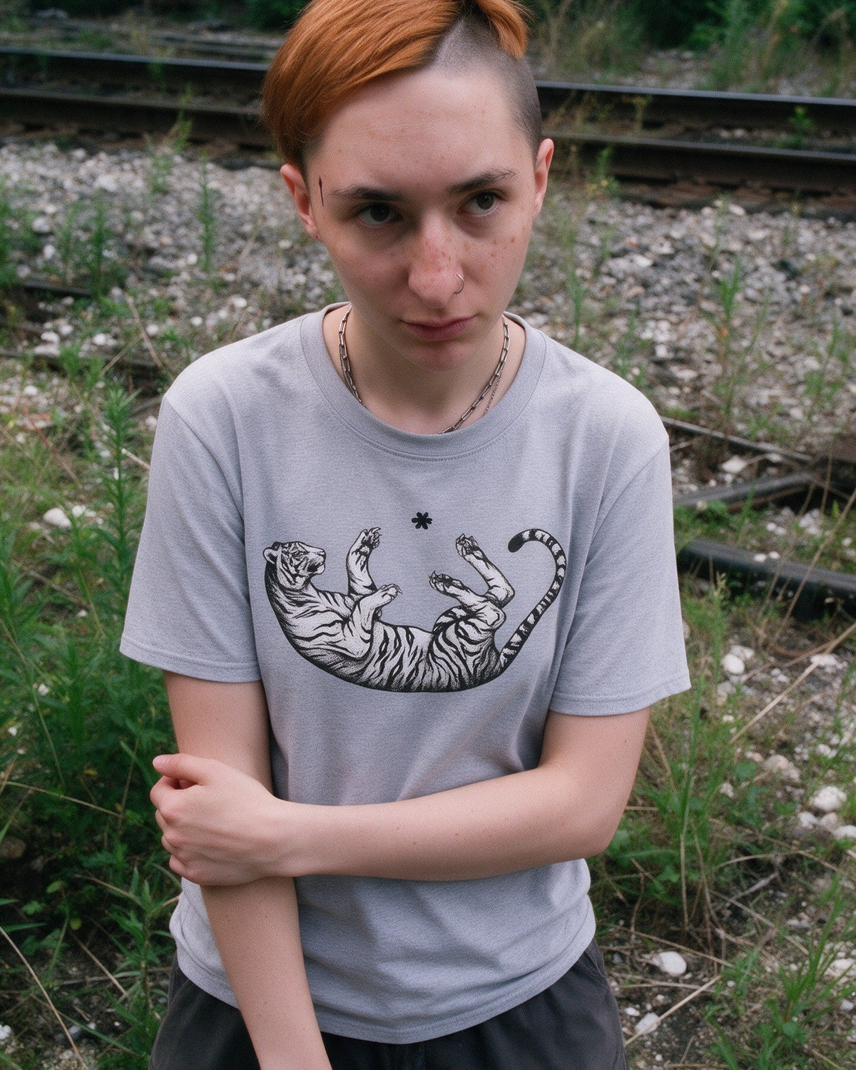 Falling Tiger T-Shirt in Sport Grey worn on the street — Urban Kong