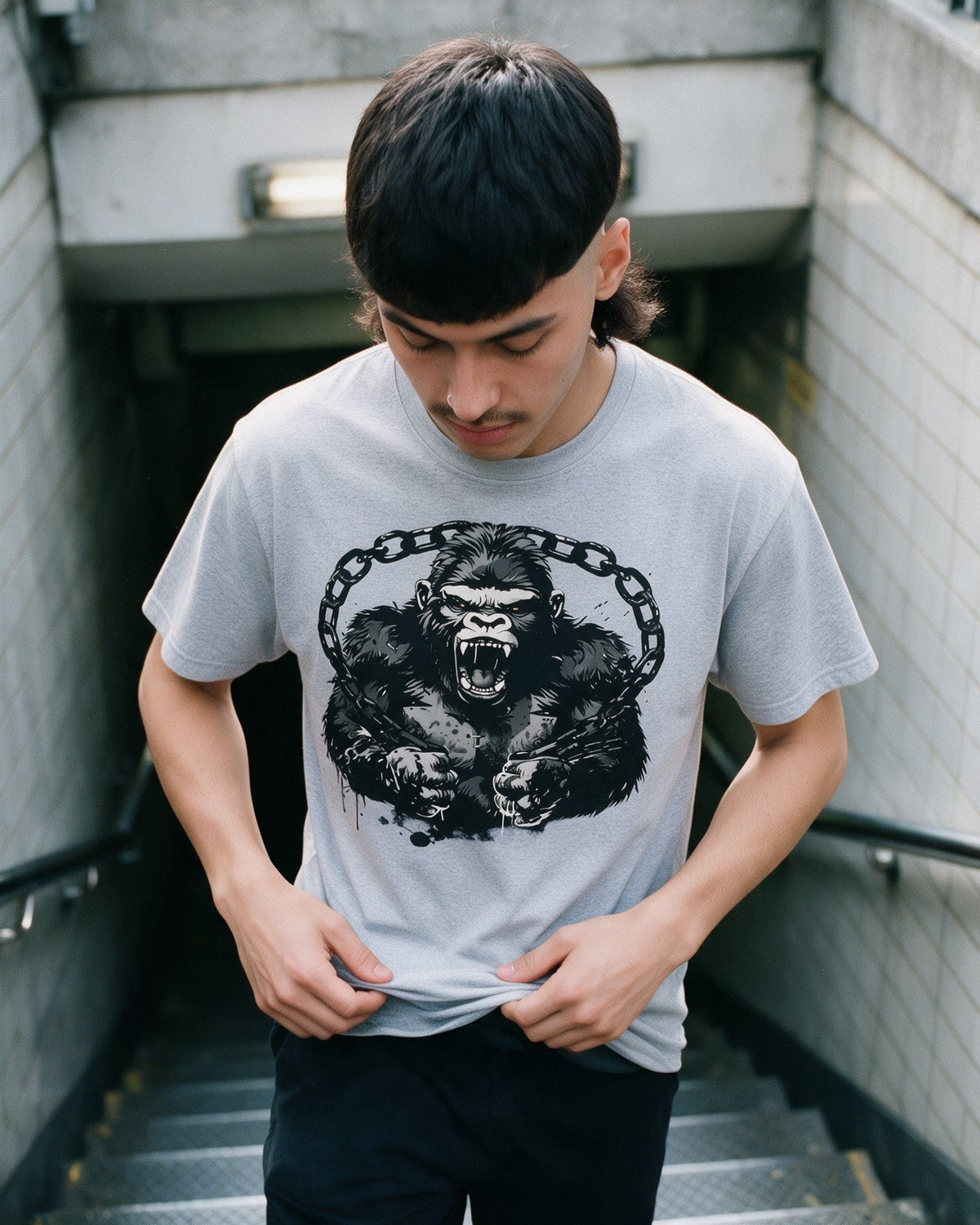 Free Yourself T-Shirt in Sport Grey worn on the street — Urban Kong
