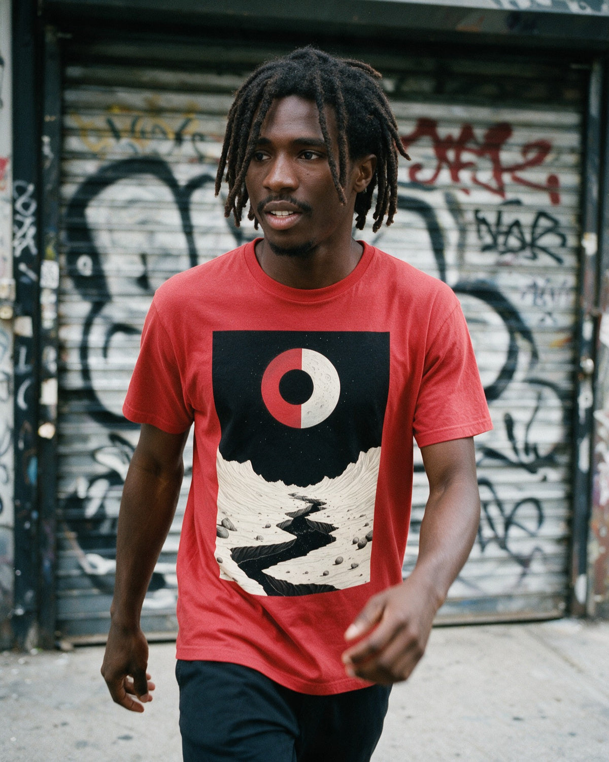Gamer Planet T-Shirt worn on the street — Urban Kong
