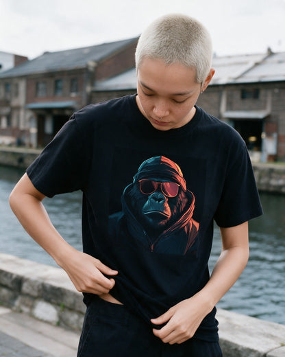InKongnito T-Shirt in Black worn on the street — Urban Kong