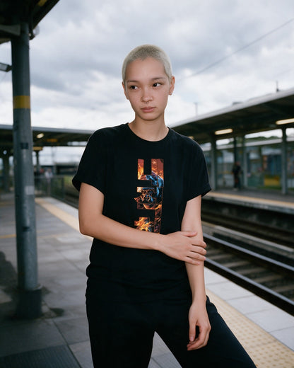 Inner Power T-Shirt in Black worn on the street — Urban Kong