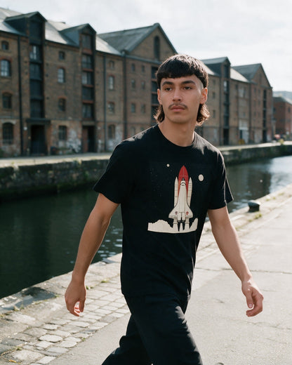 Liftoff T-Shirt in Black worn on the street — Urban Kong