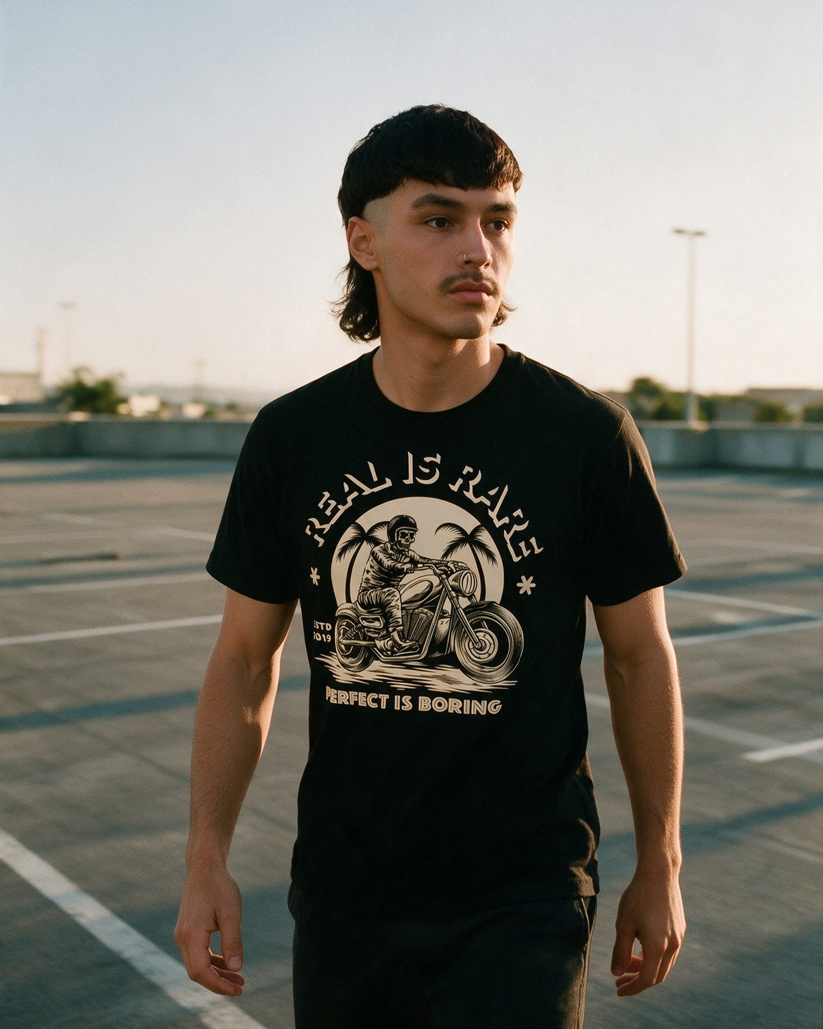 Rare Real T-Shirt in Black worn on the street — Urban Kong