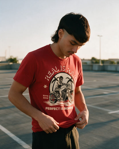 Rare Real T-Shirt in Red worn on the street — Urban Kong