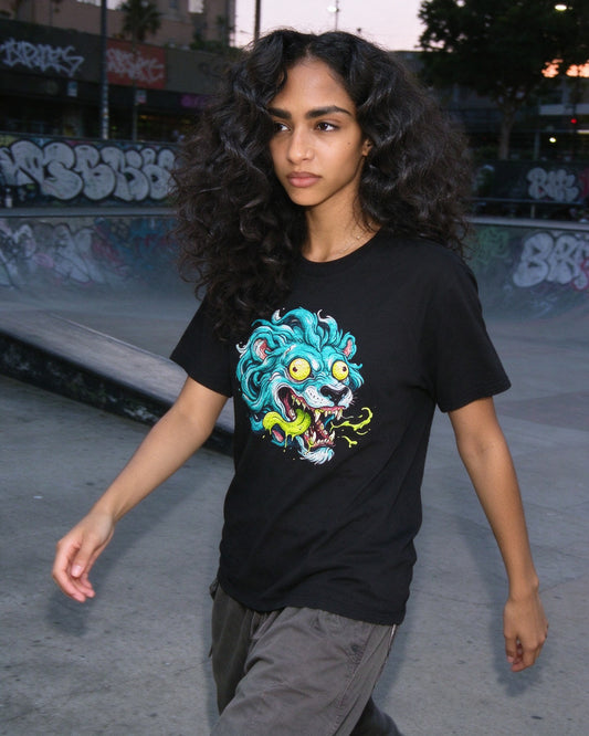 Psycho Lion T-Shirt worn on the street — Urban Kong
