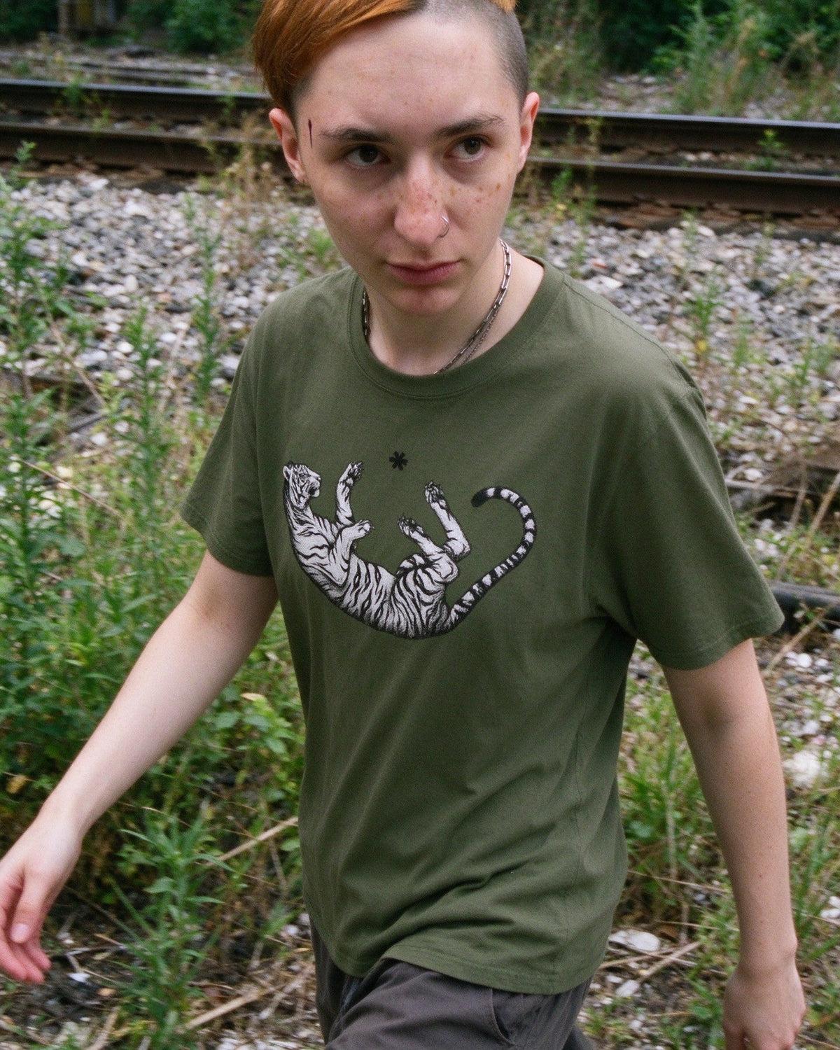 Falling Tiger T-Shirt worn on the street — Urban Kong
