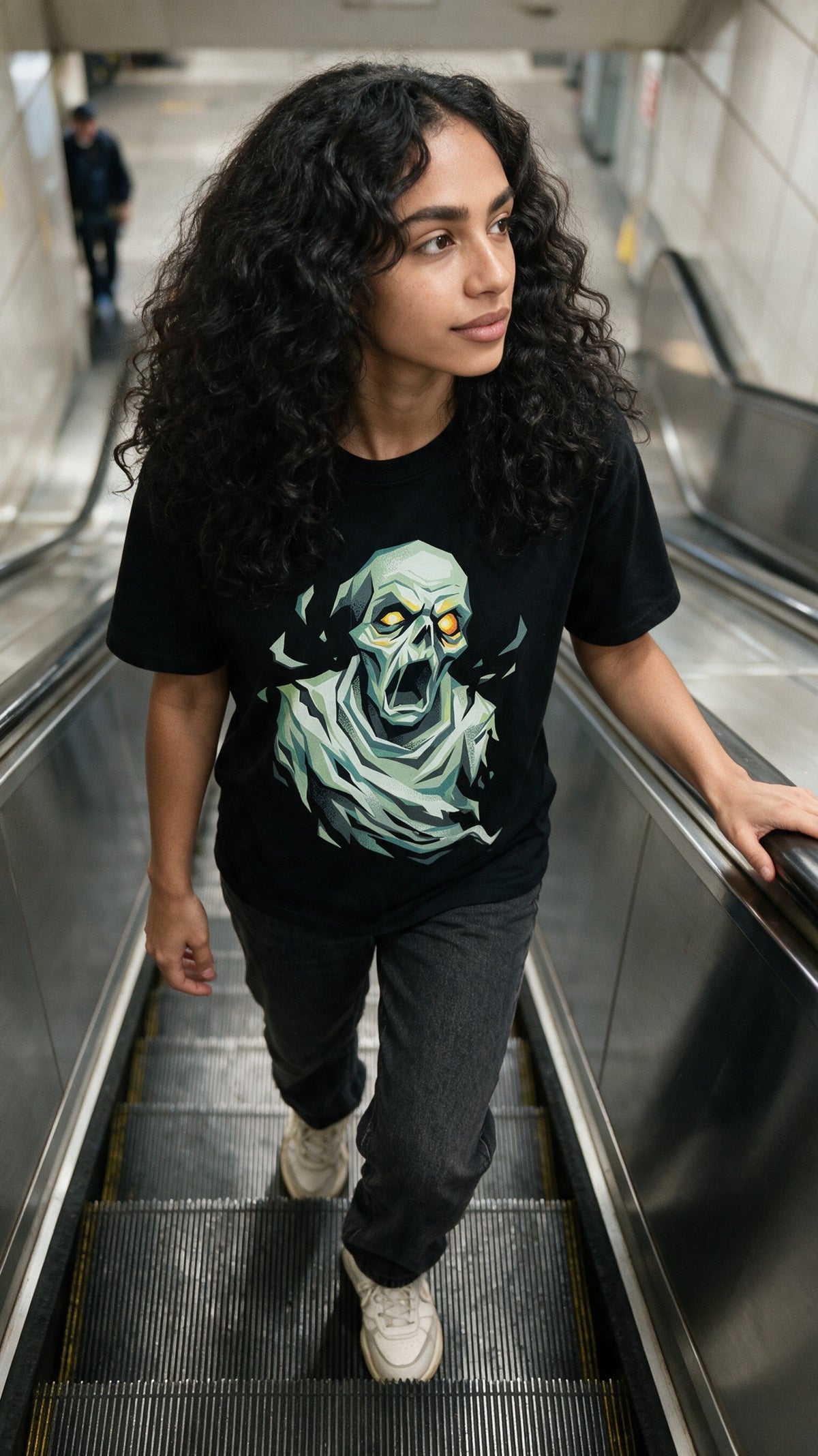 Screaming Ghost T-Shirt worn on the street — Urban Kong